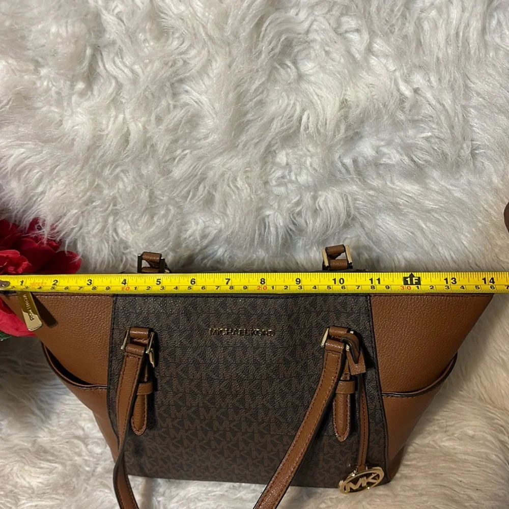Michael Kors Signature shoulder Bag
